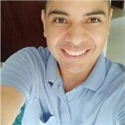 Profesor de inglés imparte clases a niños de todas las edades